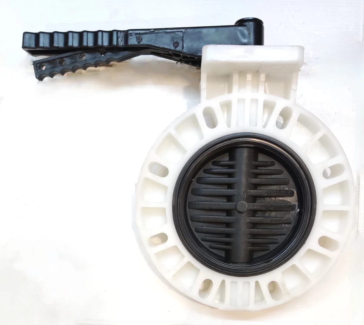 Butterfly Valve Industri: Solusi Kontrol Aliran yang Efisien untuk Sistem Fluid Handling